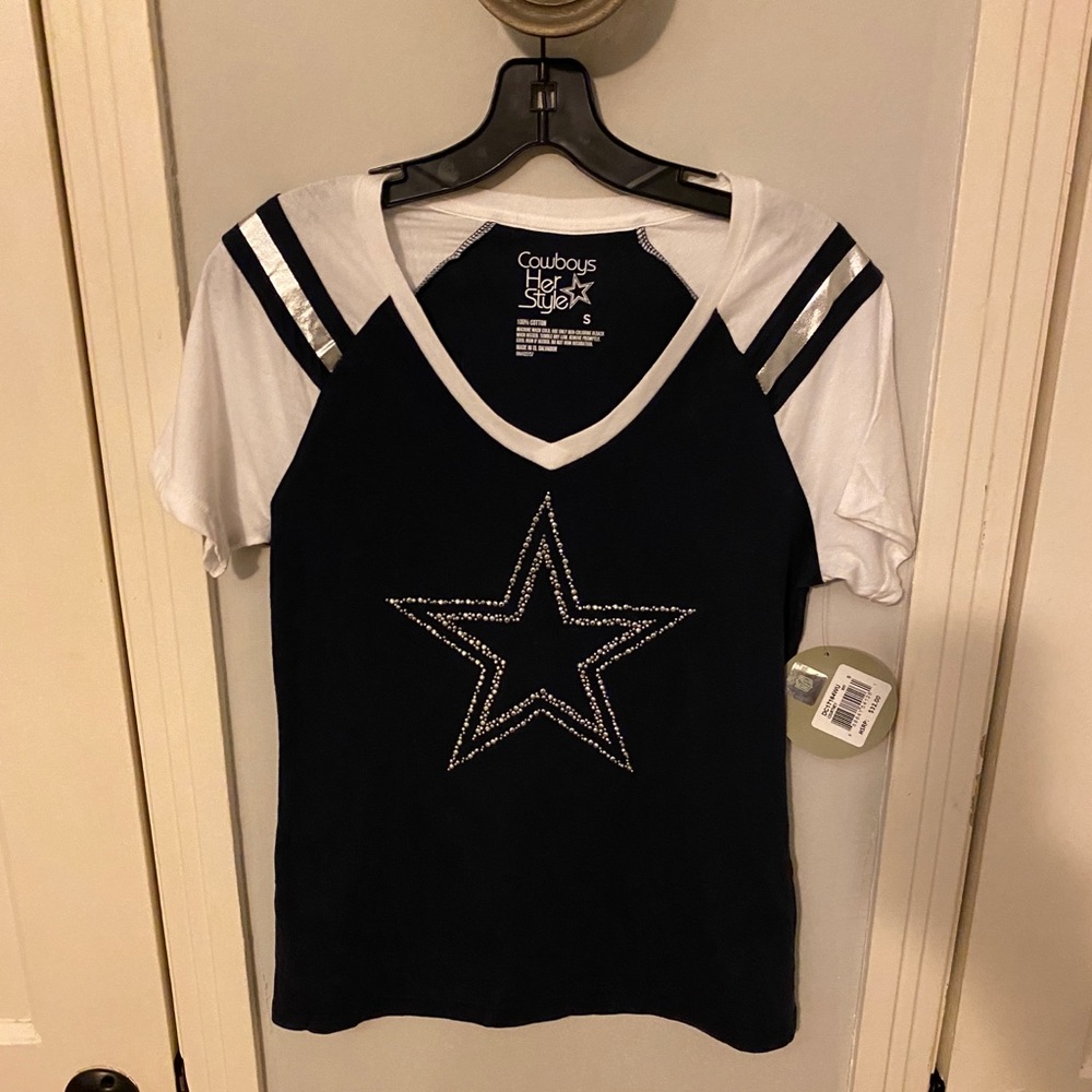 Cowboys women’s rhinestone star tee!